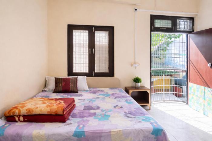2BHK Bake Bihari Homestay Near Prem Mandir