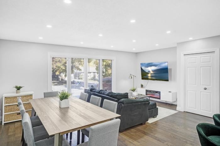 Luxury Estate Renovated with 5 BD and 65 inch TV