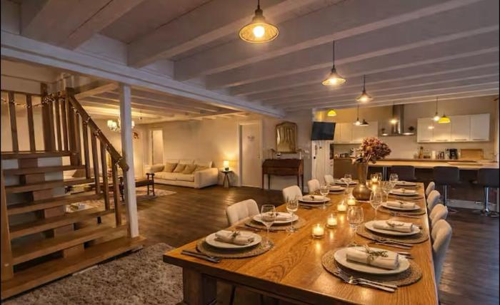 Maison bonheur -Parking- piscine -espace de jeux- avec 6 suites avec SDB