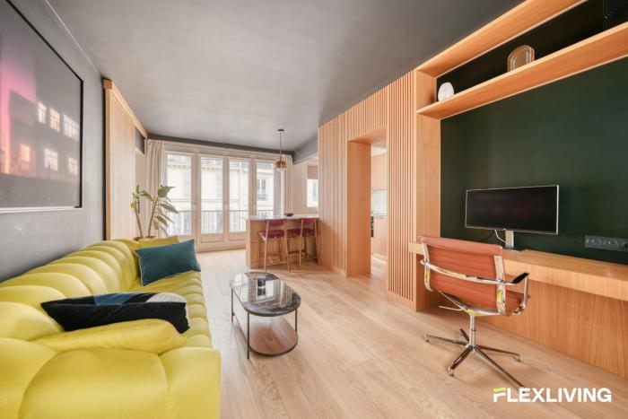 New & Modern 1BR Walk to Montmartre