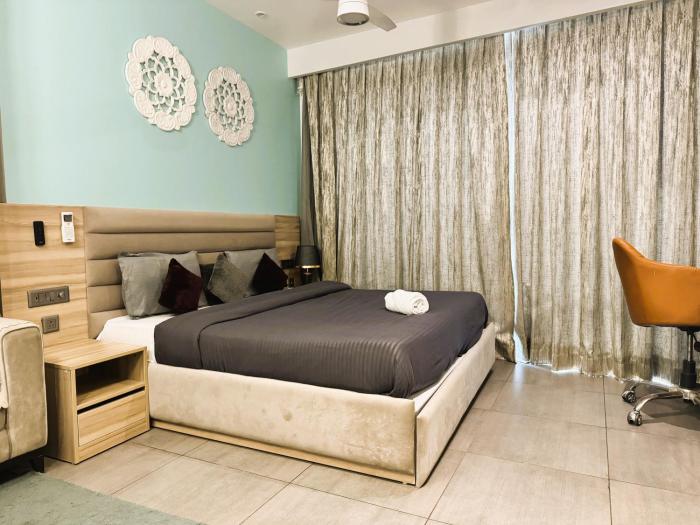 Central Noida Supernova Room for Couples