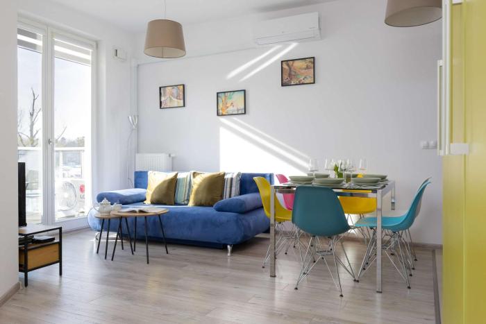 Colorful Apartment Jasnodworska in Warsaw with Air Conditoning, Gym and Parking by Noclegi Renters