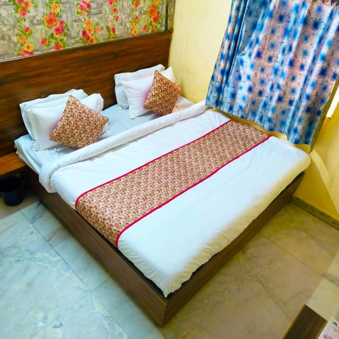 Vasant Stays By Amisha Palace - 5 Min Walk to Railway Station