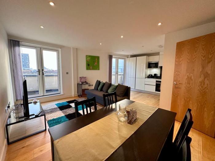 Two-bedroom Brand-new Flat in the City