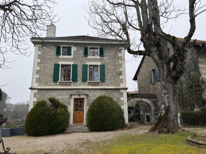 Luxury Lakeview Residence