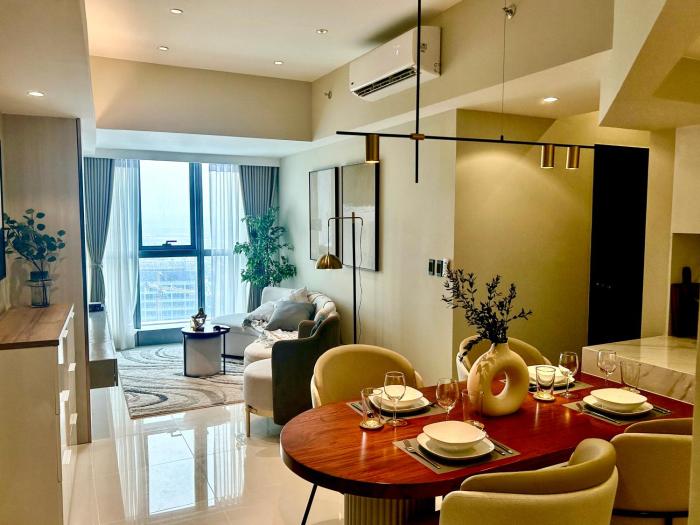 Uptown BGC 3BR Luxury Condo with Skyline Views