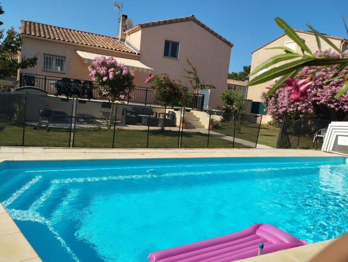 Villa avec plage à pied et grande piscine