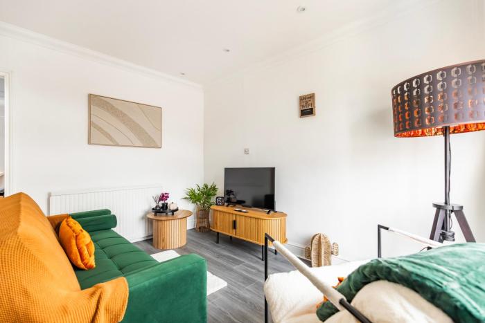 Workers Stay NorwichParkingKitchenSleeps 6