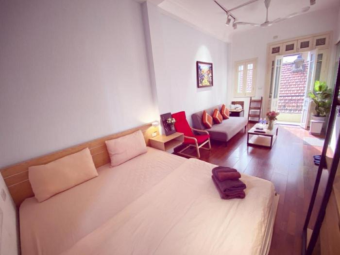 ORANGE ROOM with BALCONY