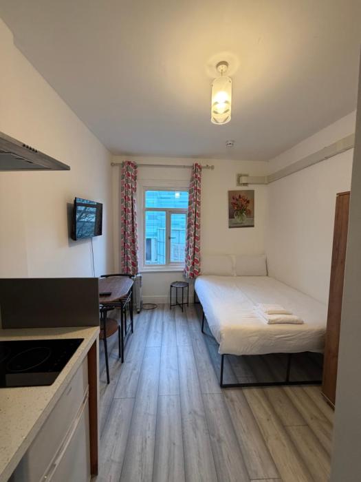 Studio Flat Near Westfield London 9