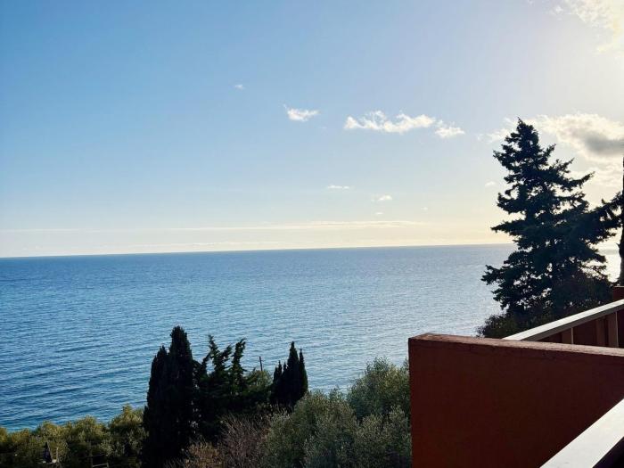 Appartement pour 8 pers. avec vue mer et Wi-Fi à Roquebrune-Cap-Martin - FR-1-827-26