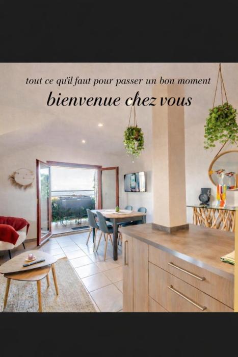 Le cocon chaleureux vu sur le lac