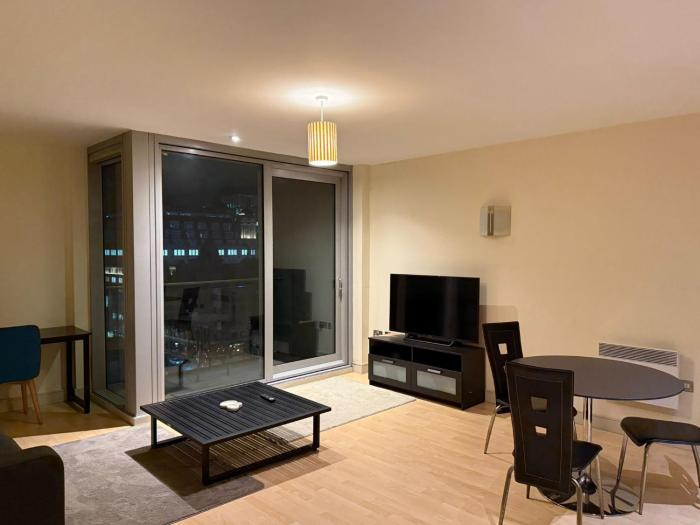 Spacious 2-Bed Apartment in Manchester City Centre