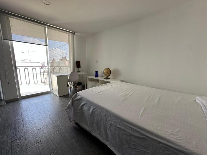 Suite Ejecutiva FINSA con Baño Privado y Parking