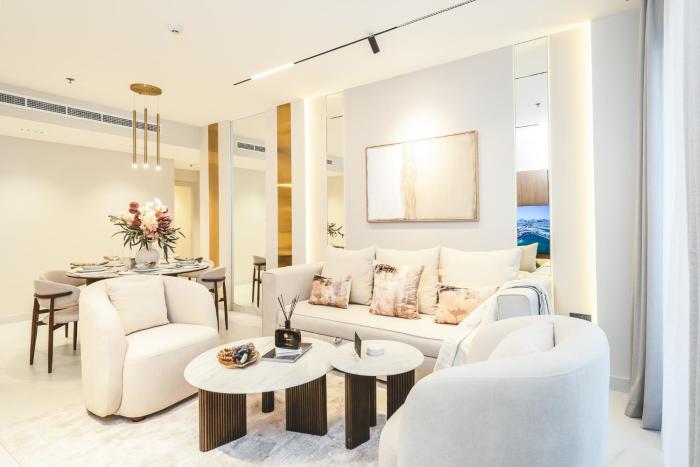 Luxurious 61st floor 3BR TOP Location & Views