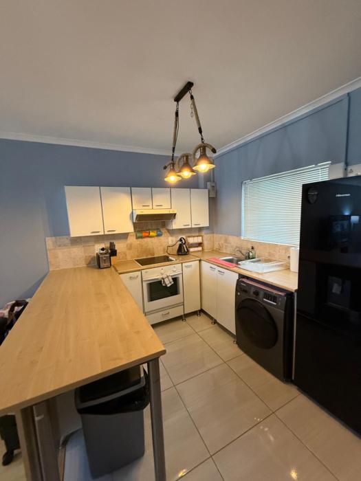 Cozy Apartment with Table Mountain and beach views