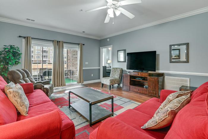 3 Mi to Broadway at the Beach Condo with Pool!