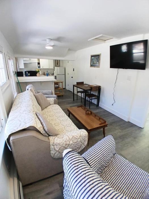 2 BD 7 min to beach Pets Ok 2 FREE parking