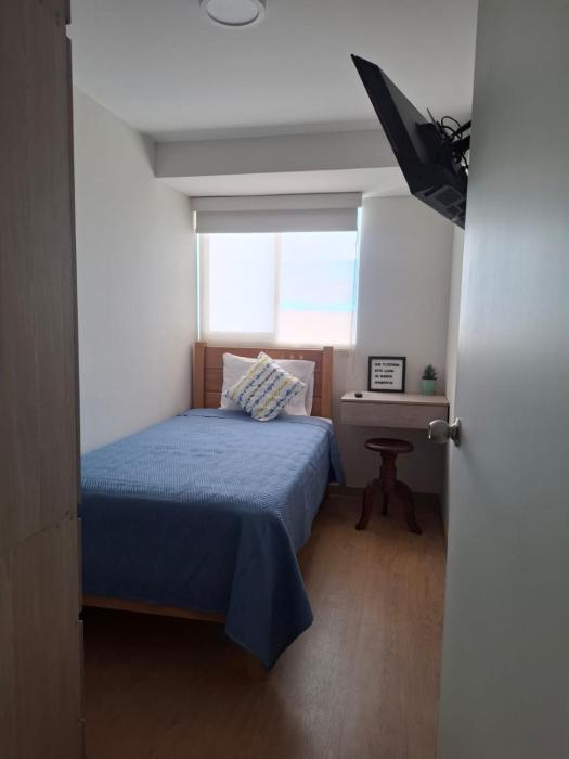 Habitación cómoda con baño compartido