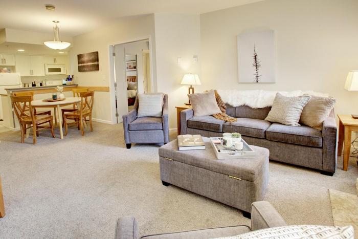 Heart of Whistler Village, Mountain Views, Pool & Hot Tub