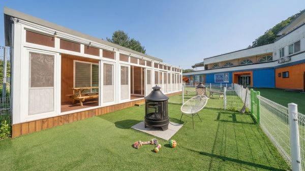 Pocheo Welcome Paw and Meow Pet Pension