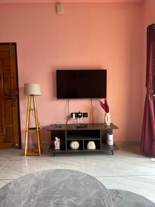 Cosy Minimal Retreat 2Bhk-2AC