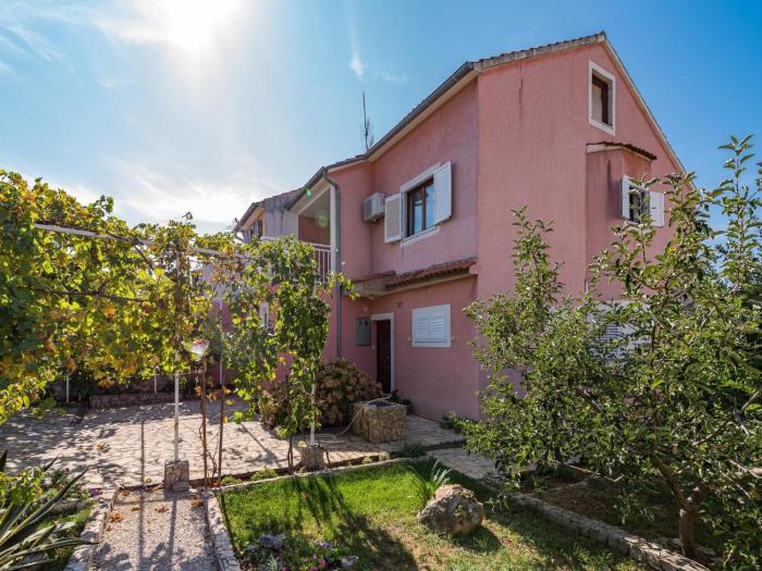 Apartment in Brodarica near Beach Gaj