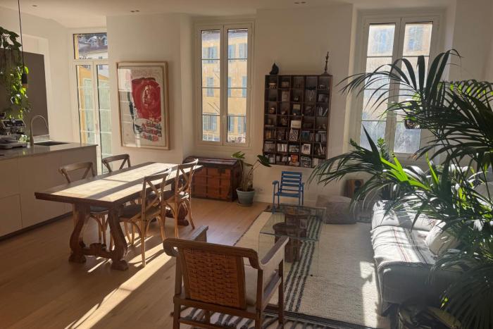 Bright Apartment & Balcony - Old Nice & Sea