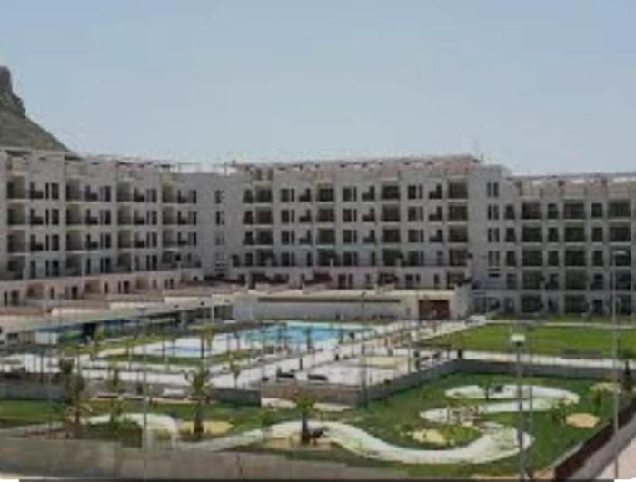 Apartamento con jacuzzi y piscina