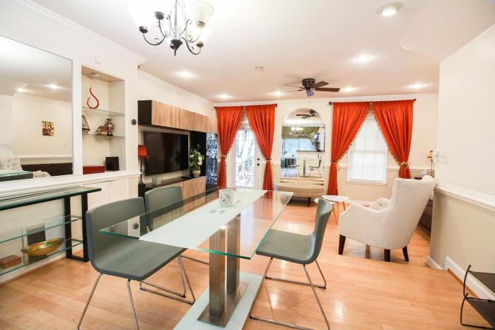 2320 Main - 3 Bd 1,5 Ba Glorious & Convenient DC 30 min metro
