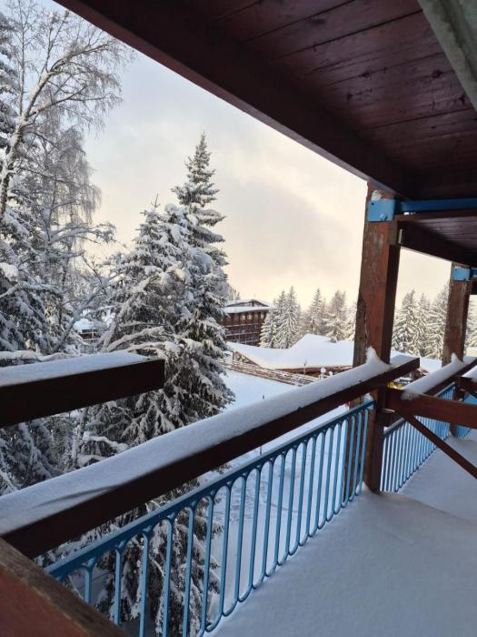 Arcs 1800 center Le Charvet skis aux pieds on your feet