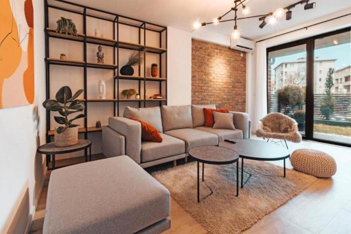Blue Lake 1 - Stylish New Apartment With Backyard