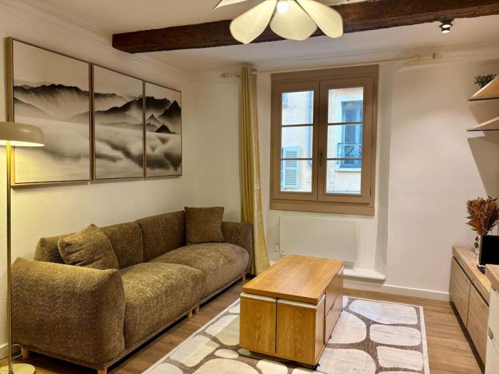 Appartement 2 chambres à deux pas du Port de Toulon