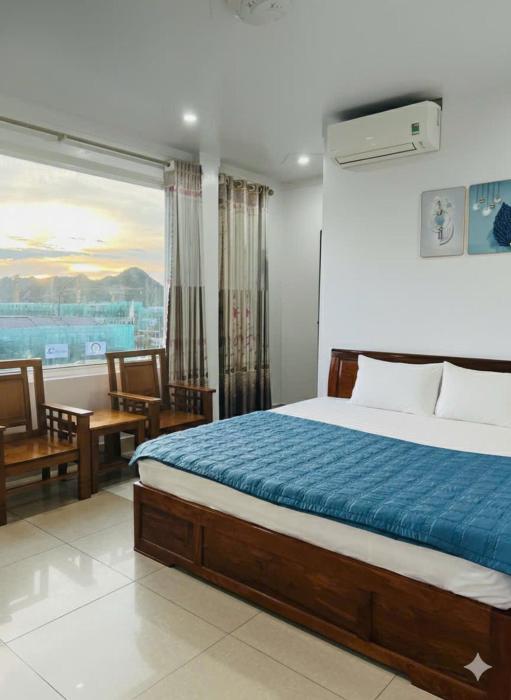 Cat Ba Manh Vuong Central Hotel