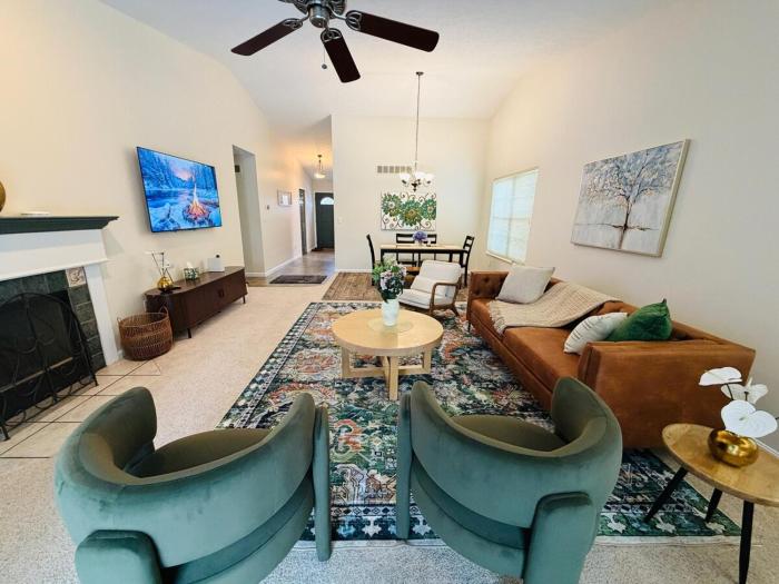 Premier 3BR Retreat - CVNP, Blossom & Boston Hills