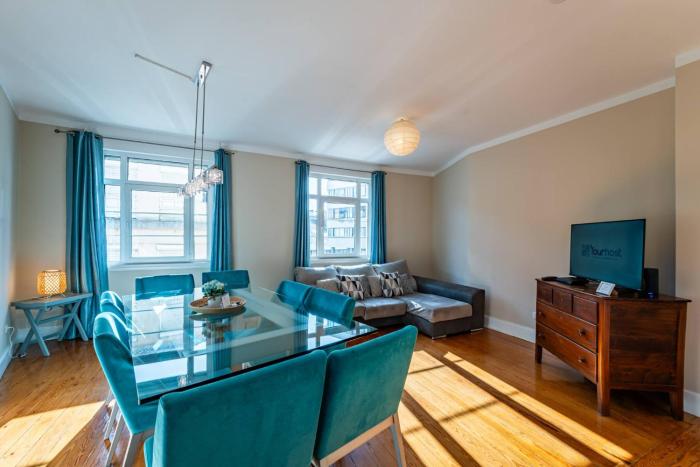 Large and Charming Apartment Downtown