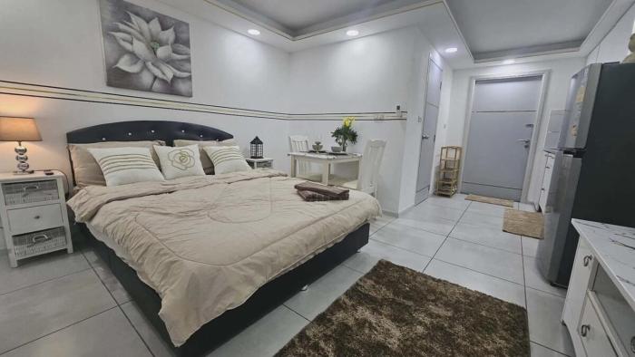 Studio Pool View Pattaya Thailand