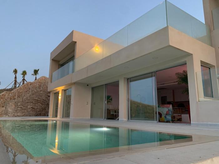 Guesthouse for 8guests superb pool and terrace