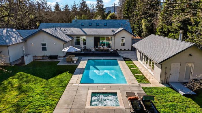 Casa Sonoma by AvantStay Private Pool Hot Tub Theater Minutes to Sonoma Plaza Top Wineries