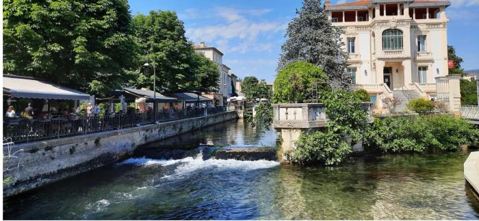 Location studio centre ville Isle sur la sorgue