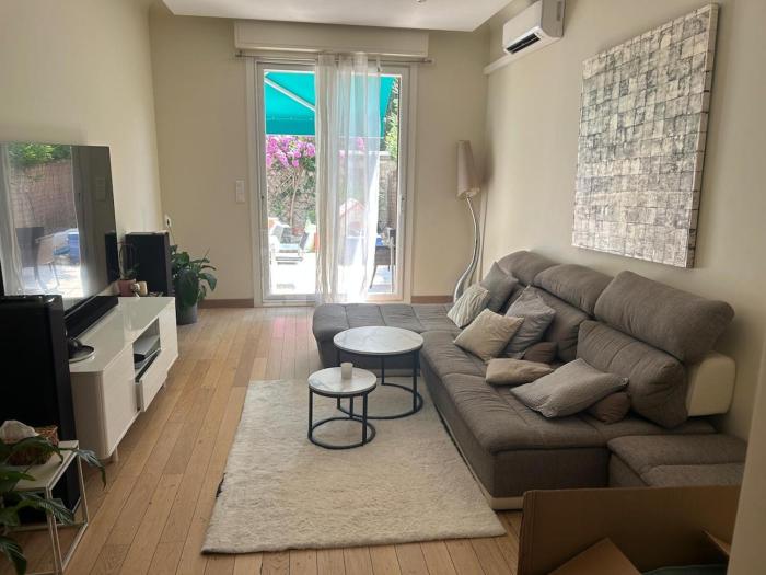 Elegant apartment in Nice with a private garden