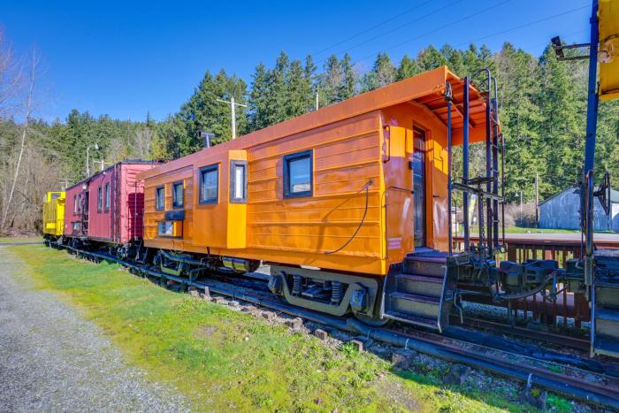 13 Mi to Mt Rainier Natl Park! Historic Railcar