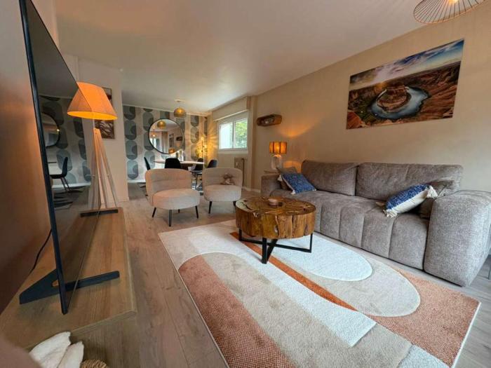 Modern Alpine Gem Flat with mountain views