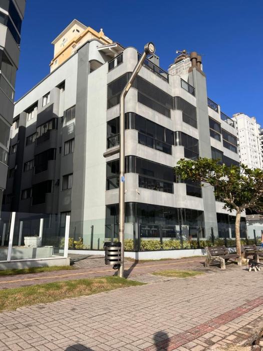 Apartamento Lateral - Predio frente mar