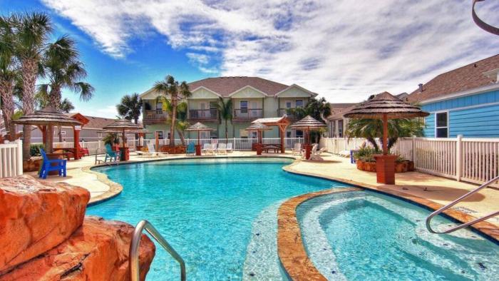 The Blue Pelican by AvantStay Pirates Bay Retreat 2 Shared Lagoon Pools 3 Blocks to Beach