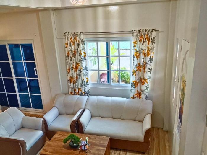 Rustic Retreat Three Bedroom House