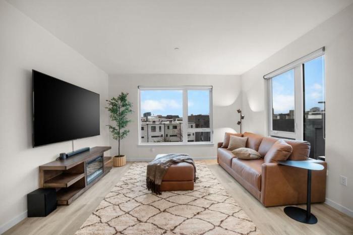 Modern Lux Midrise Stadium & Downtown Views