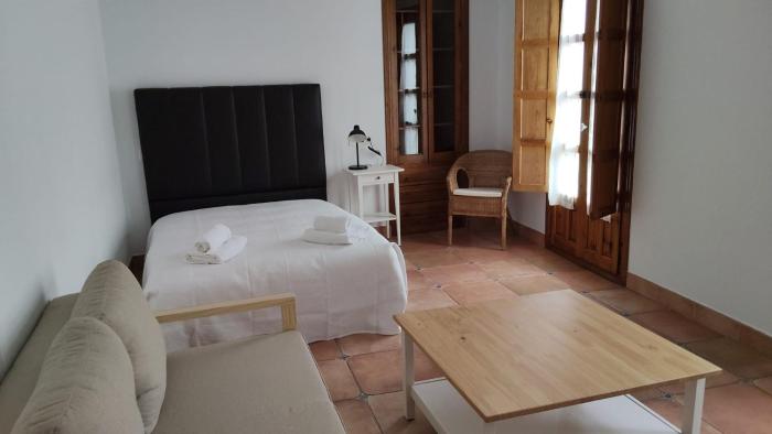 Central studio in San Pablo Salamanca by beBalmy