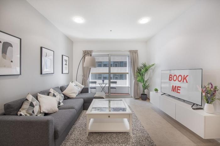 Free housekeeping visits during your stay - StayShort - Modern 1BR Stay at Elite Tower Dubai Marina