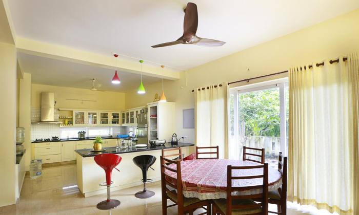 Family beach home-Cherai